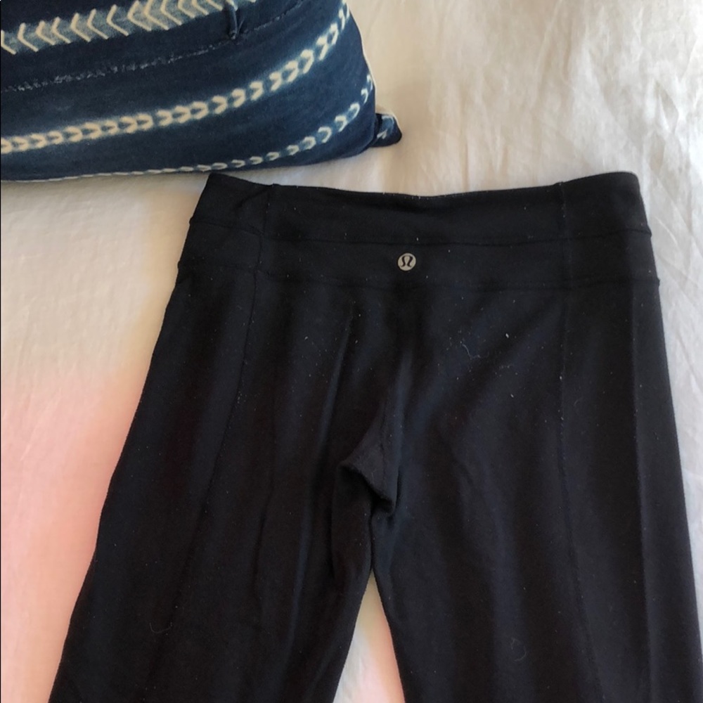 Lululemon black groove pant. Size 4.